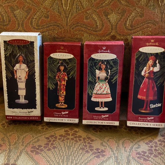 Hallmark Barbie Dolls of the World Series (Set of 4) - Picture 4 of 5